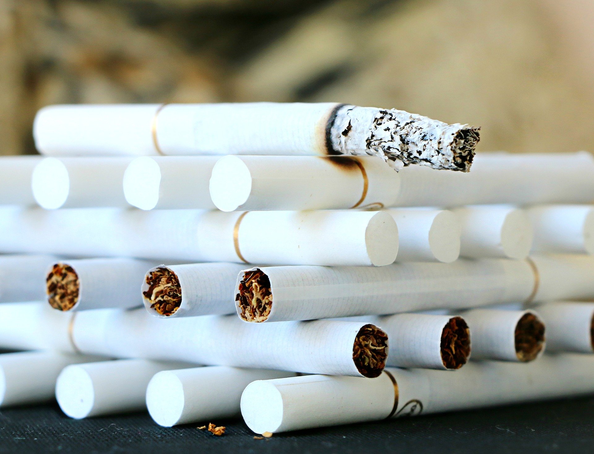 65-latek nielegalnie przewoził 400 tysięcy papierosów