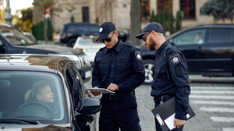 Czy policjanci muszą dobrze znać przepisy prawne?