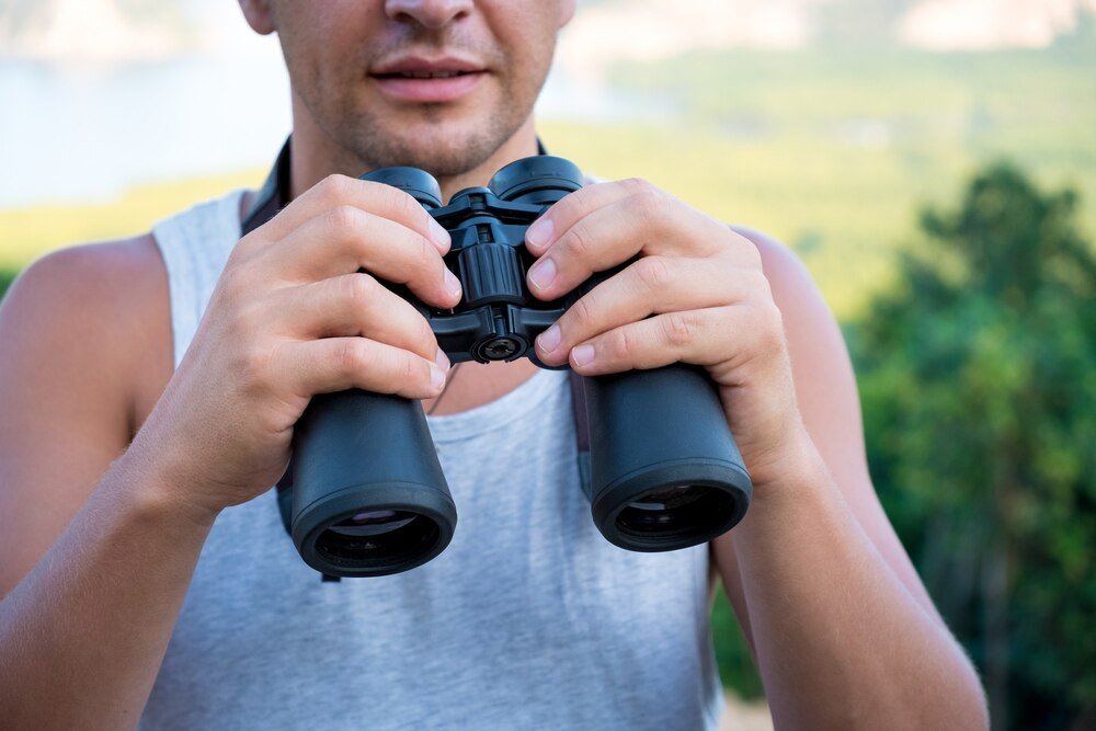 Jak wybrać najlepszą lornetkę do obserwacji terenu