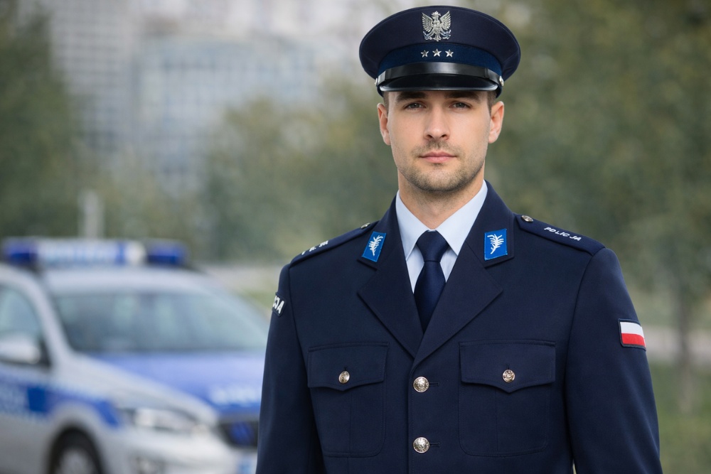 Mundur policyjny – co symbolizuje i dlaczego jego jakość ma znaczenie w służbie?